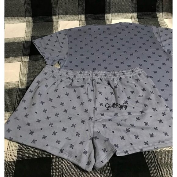 victoria secret PINK shorts OUTFIT WITH LOGO CAMPUS TEE IN DUSTY IRIS - Picture 3 of 7